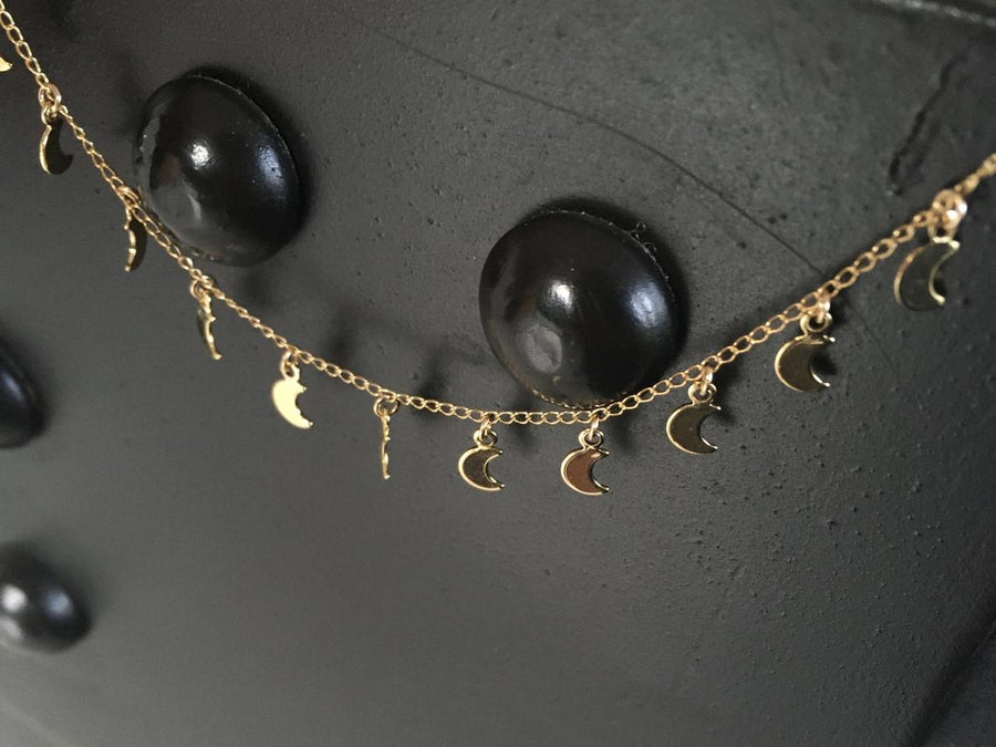 Collier motif lunes sur chaines Myo Jewel Calembour concept store