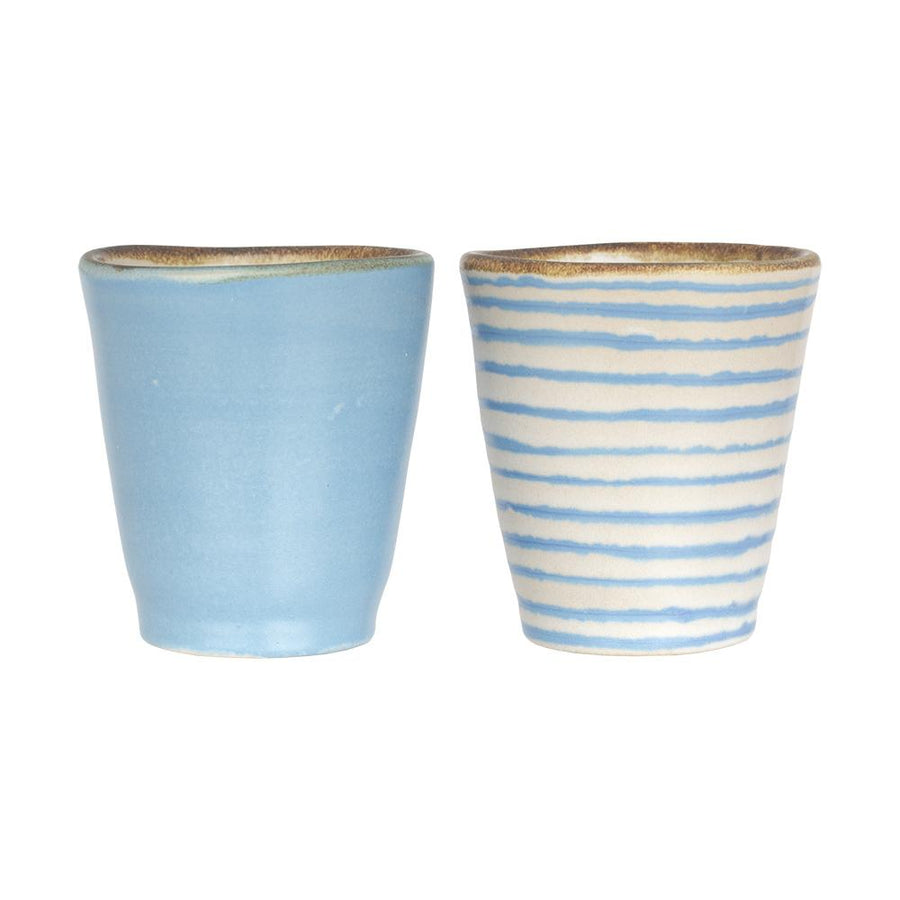 Tasses bleues en céramique